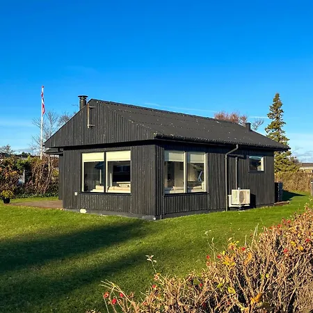 2 Bedroom Cozy In Сasa de vacaciones Sæby