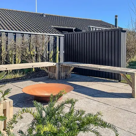 2 Bedroom Cozy In Сasa de vacaciones Sæby