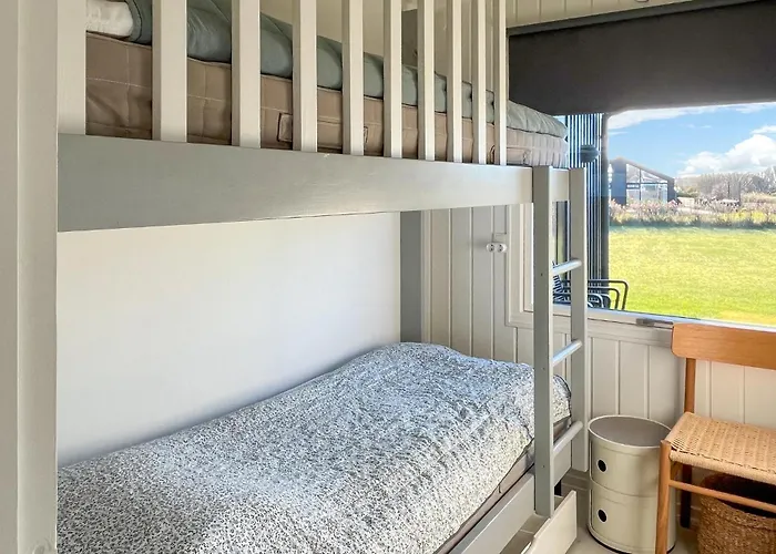 2 Bedroom Cozy In * Sæby