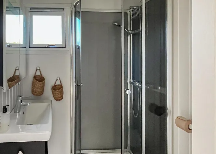 2 Bedroom Cozy In *